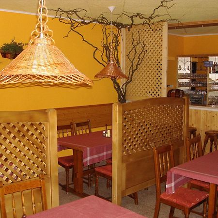 Kis-Duna Motel & Camping Mosonmagyarovar Exterior photo
